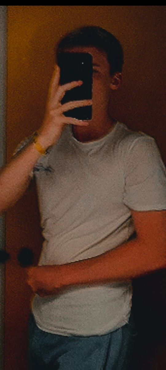 Camile - Jeune gay à Pratval Profil de Camile, 40 ans, Jeune gay à Pratval (Grisons)