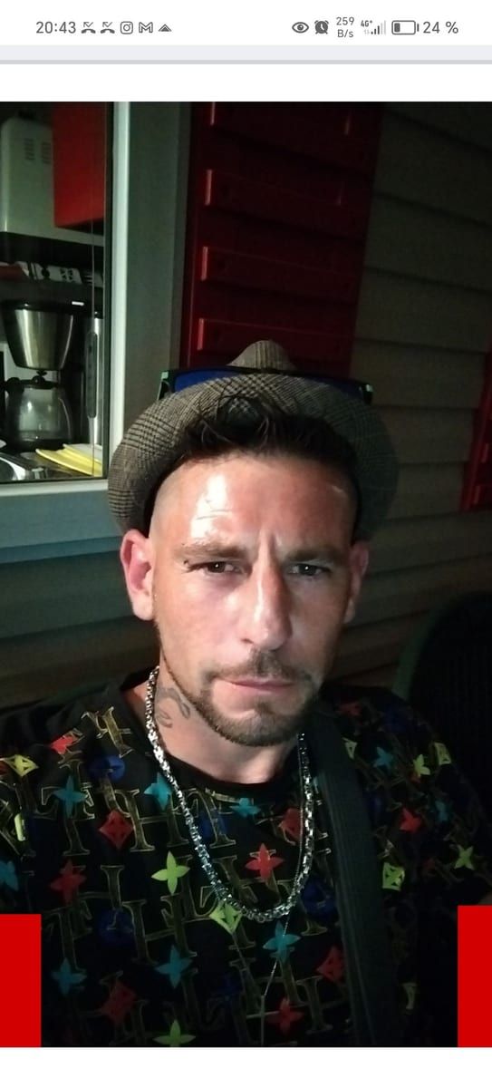 Steven - Jeune gay à Jongny Profil de Steven, 41 ans, Jeune gay à Jongny (Vaud)