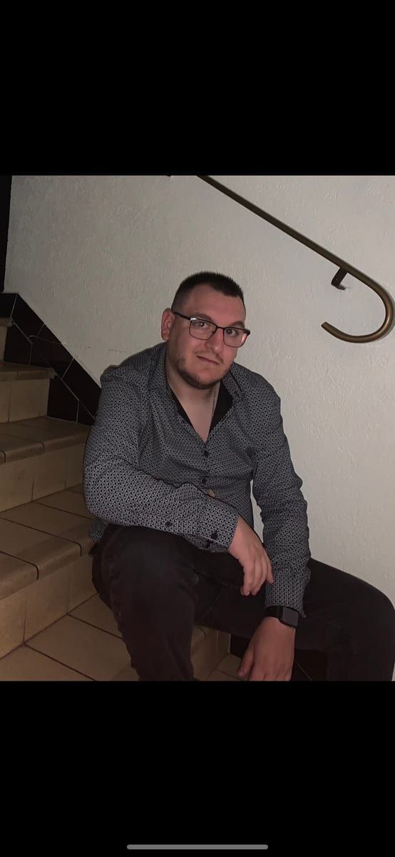 Mayssan - Jeune gay à Trun Profil de Mayssan, 23 ans, Jeune gay à Trun (Grisons)