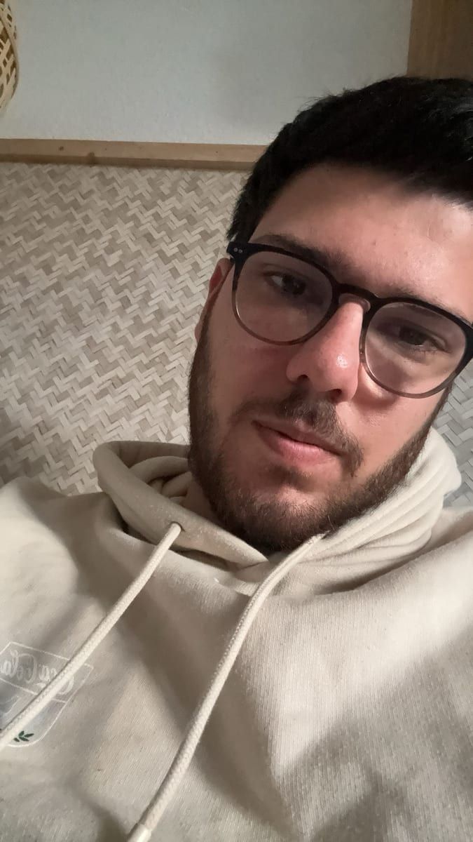 Alp - Jeune gay à Romoos Profil de Alp, 44 ans, Jeune gay à Romoos (Lucerne)