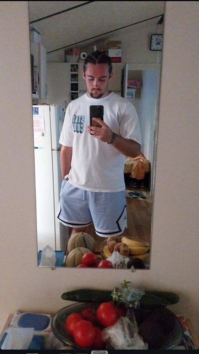 Salvatore - Jeune gay à Rossenges Profil de Salvatore, 26 ans, Jeune gay à Rossenges (Vaud)