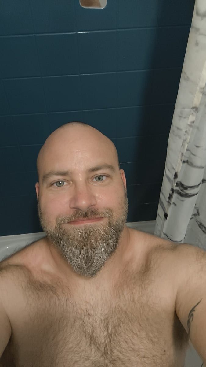 Ilhan - Jeune gay à Ilanz Profil de Ilhan, 30 ans, Jeune gay à Ilanz (Grisons)