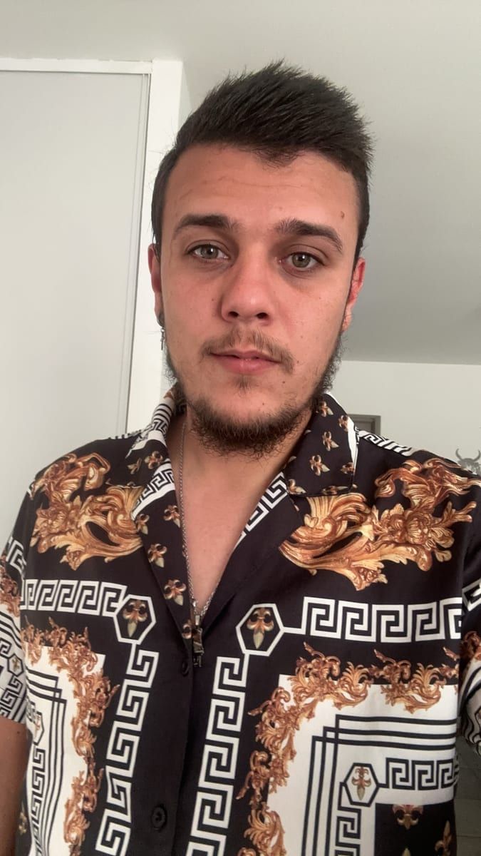 Jonatan - Jeune gay à Mon Profil de Jonatan, 42 ans, Jeune gay à Mon (Grisons)