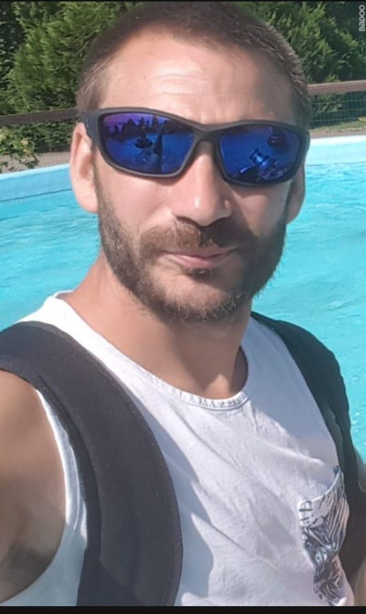Bradlay - Jeune gay à Bever Profil de Bradlay, 45 ans, Jeune gay à Bever (Grisons)