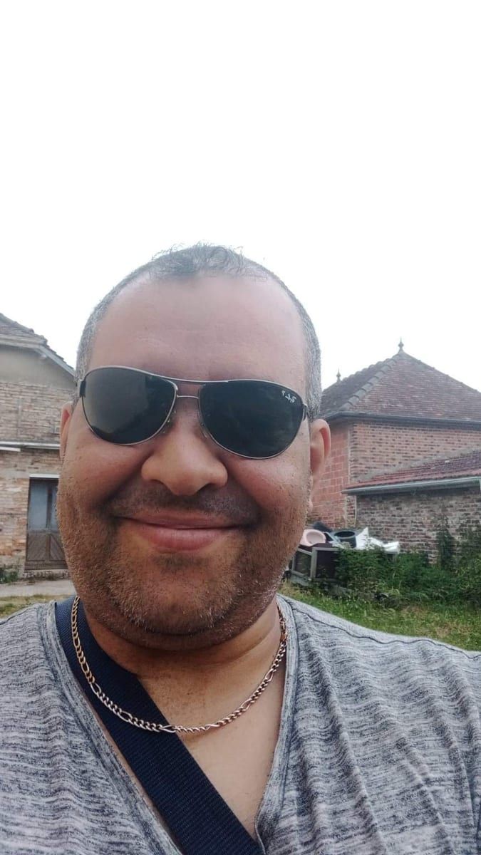 Kaci - Jeune gay à Brail Profil de Kaci, 41 ans, Jeune gay à Brail (Grisons)