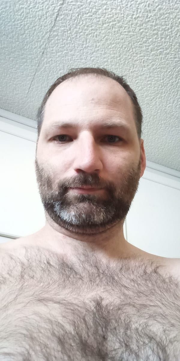Ergin - Jeune gay à Pitasch Profil de Ergin, 35 ans, Jeune gay à Pitasch (Grisons)