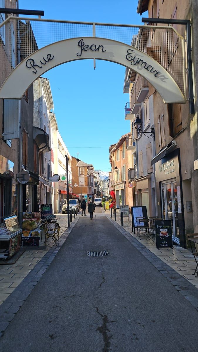 Sevane - Jeune gay à Pitasch Profil de Sevane, 26 ans, Jeune gay à Pitasch (Grisons)