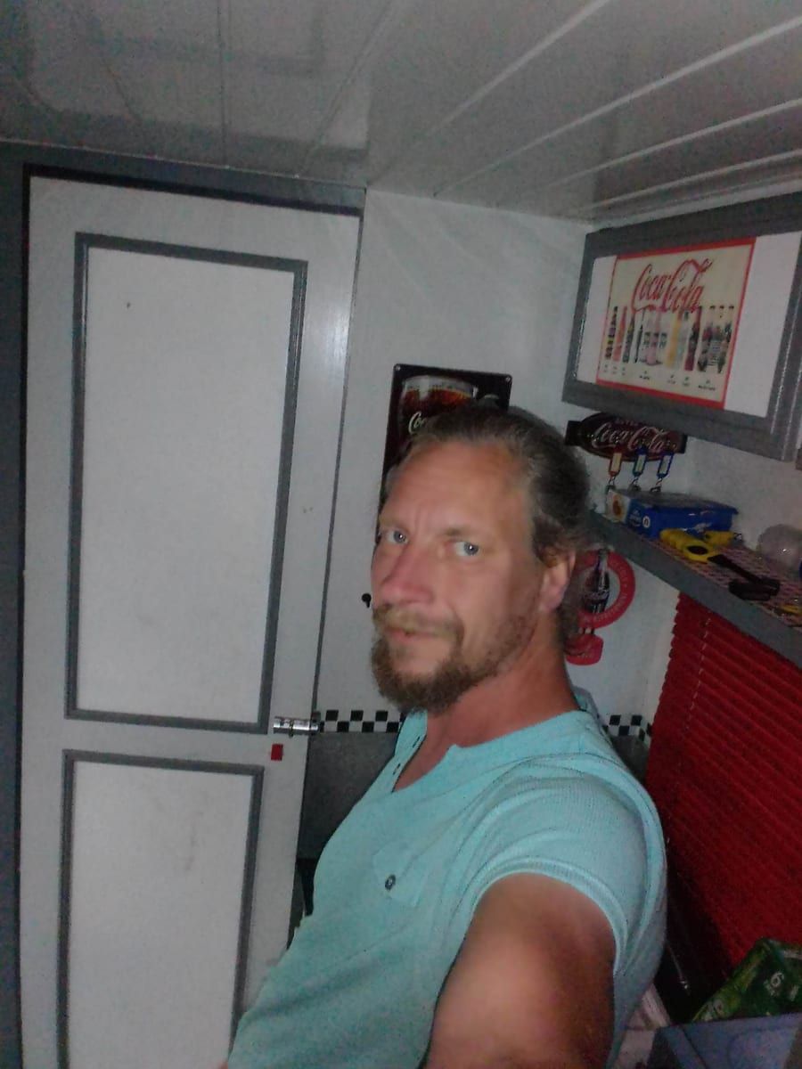 Nando - Jeune gay à Sedrun Profil de Nando, 36 ans, Jeune gay à Sedrun (Grisons)