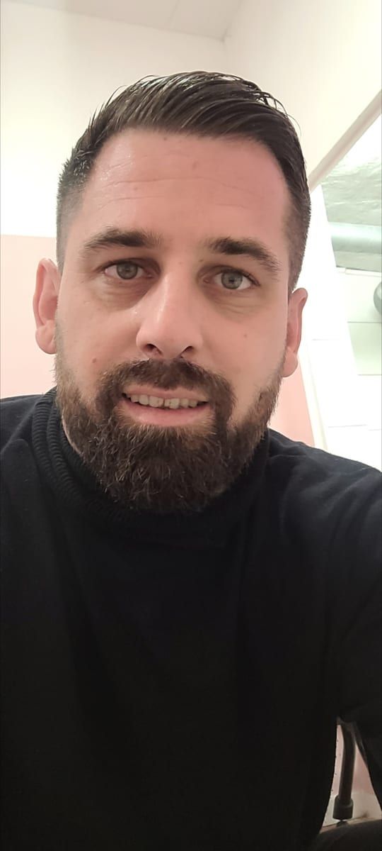 Kalim - Jeune gay à Ftan Profil de Kalim, 38 ans, Jeune gay à Ftan (Grisons)