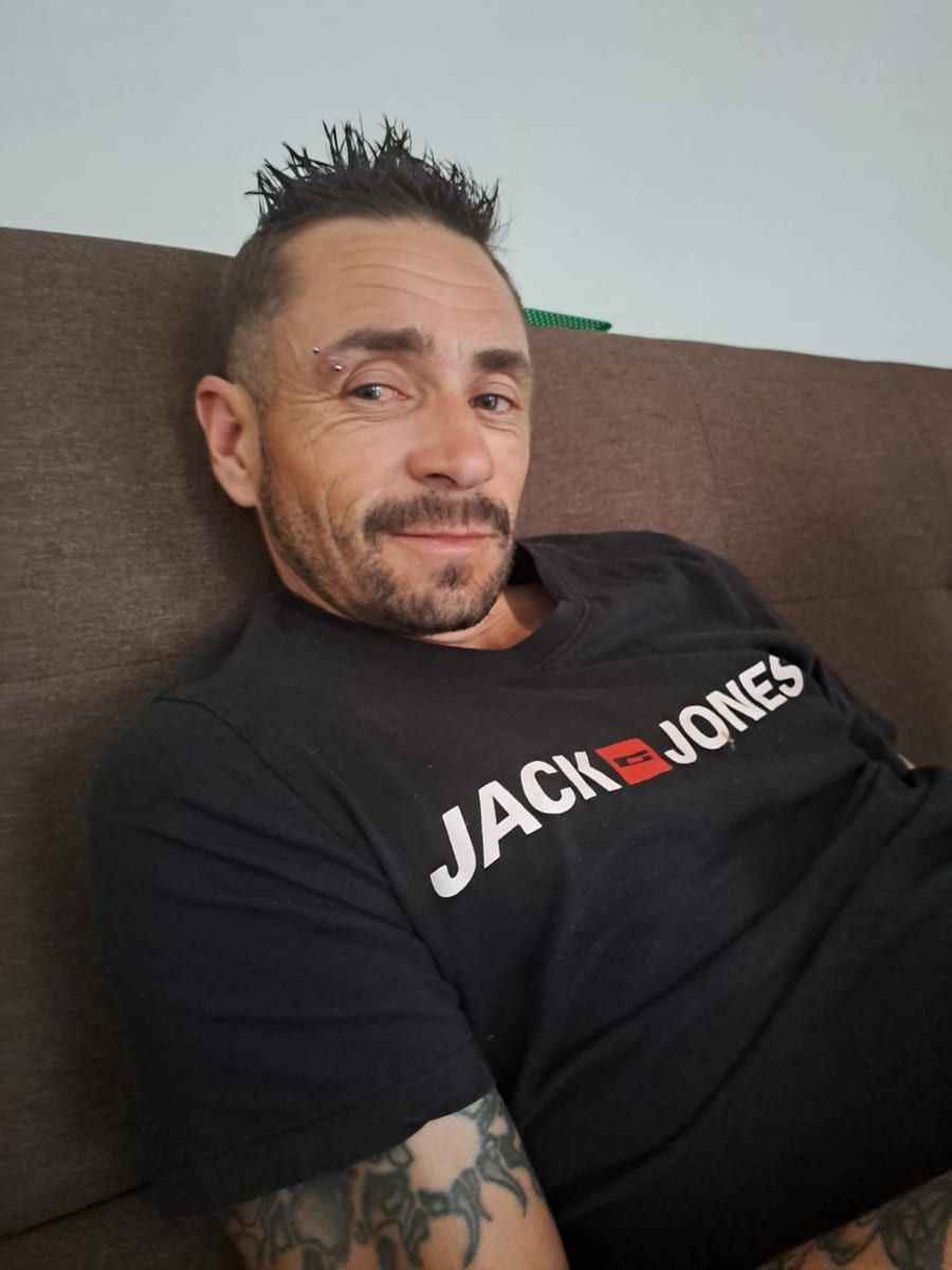Edrick - Jeune gay à Zell LU Profil de Edrick, 25 ans, Jeune gay à Zell LU (Lucerne)