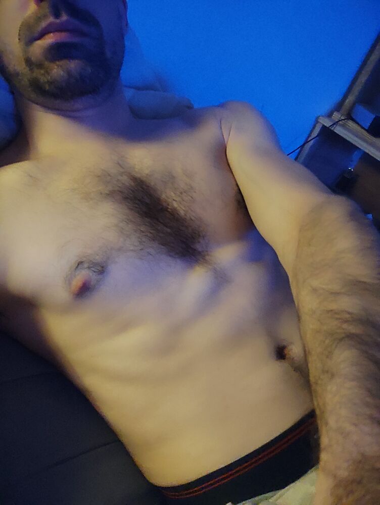 Djemil - Jeune gay à Flond Profil de Djemil, 29 ans, Jeune gay à Flond (Grisons)