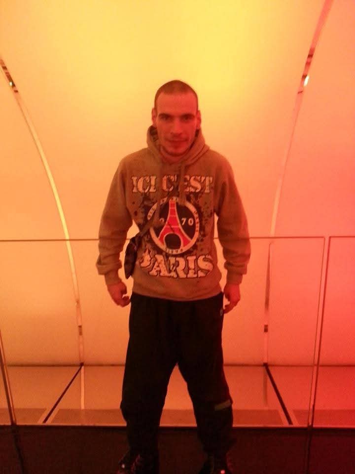 Kevens - Jeune gay à Ulrichen Profil de Kevens, 36 ans, Jeune gay à Ulrichen (Valais)