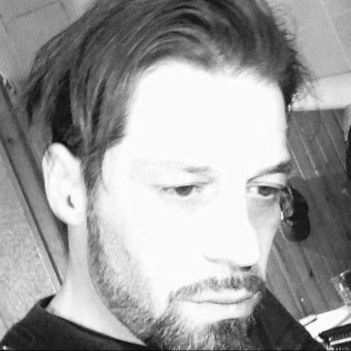 Ilario - Jeune gay à Pitasch Profil de Ilario, 36 ans, Jeune gay à Pitasch (Grisons)