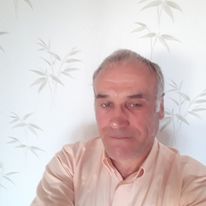 Elwenn - Jeune gay à Intschi Profil de Elwenn, 32 ans, Jeune gay à Intschi (Uri)