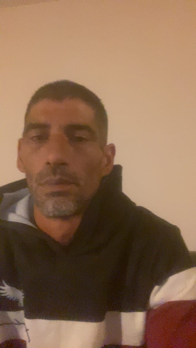 Youssri - Jeune gay à Sarreyer Profil de Youssri, 43 ans, Jeune gay à Sarreyer (Valais)
