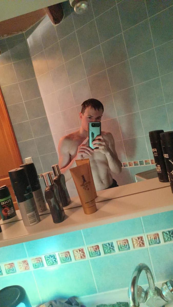 Karan - Jeune gay à Augio Profil de Karan, 41 ans, Jeune gay à Augio (Grisons)