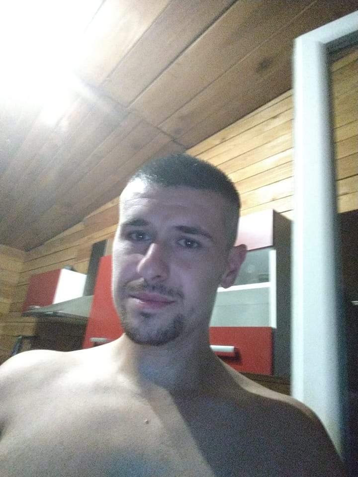 Vural - Jeune gay à Zollbrück Profil de Vural, 26 ans, Jeune gay à Zollbrück (Berne)