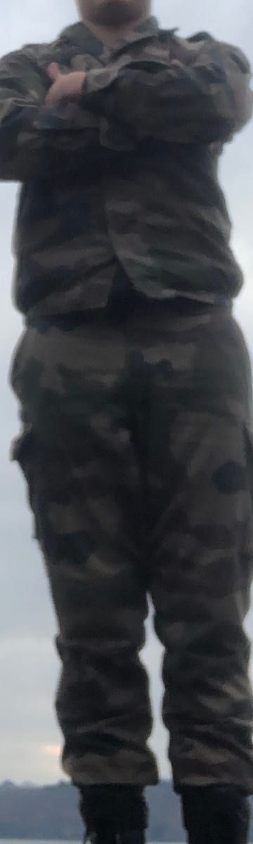 Kouider - Jeune gay à Sur Profil de Kouider, 26 ans, Jeune gay à Sur (Grisons)