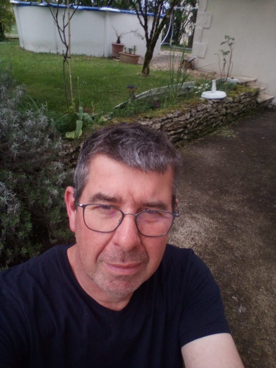 Kyron - Jeune gay à Augio Profil de Kyron, 36 ans, Jeune gay à Augio (Grisons)