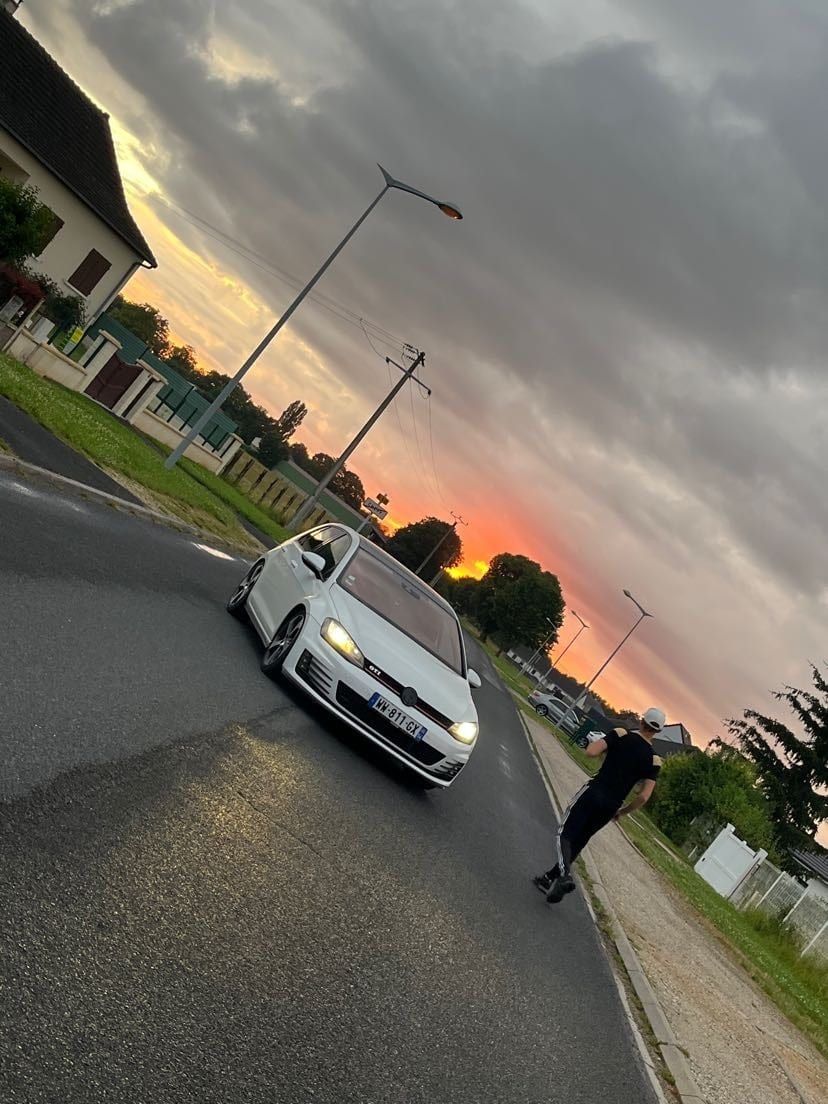 Giordano - Jeune gay à Ziegelbrücke Profil de Giordano, 34 ans, Jeune gay à Ziegelbrücke (Glaris)