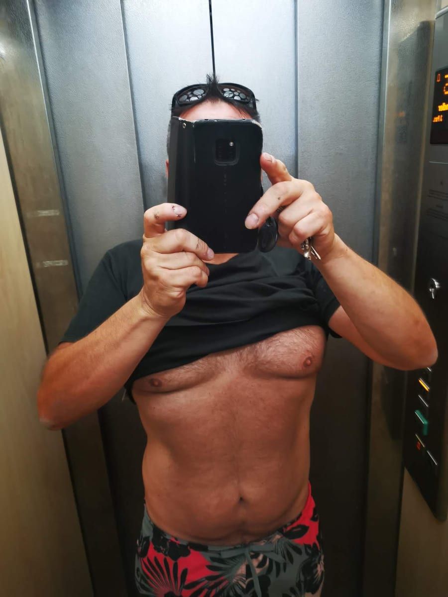 Kamar - Jeune gay à Innerferrera Profil de Kamar, 39 ans, Jeune gay à Innerferrera (Grisons)