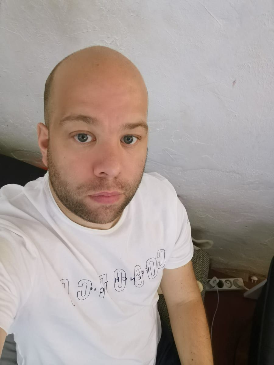 Emerson - Jeune gay à Parsonz Profil de Emerson, 41 ans, Jeune gay à Parsonz (Grisons)