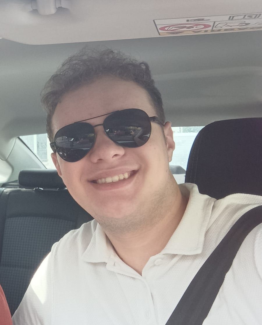 Elyahou - Jeune gay à Wiesenberg Profil de Elyahou, 29 ans, Jeune gay à Wiesenberg (Nidwald)