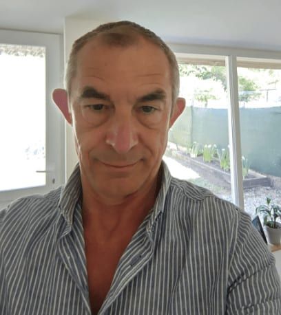 Lowell - Jeune gay à Surava Profil de Lowell, 32 ans, Jeune gay à Surava (Grisons)