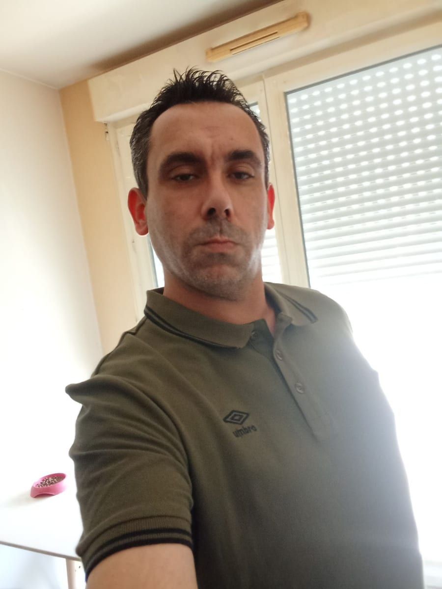 Profil de Aiden, 27 ans, Jeune gay à Moiry VD (Vaud)