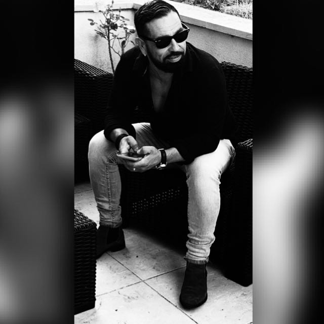 Eliote - Jeune gay à Ftan Profil de Eliote, 29 ans, Jeune gay à Ftan (Grisons)