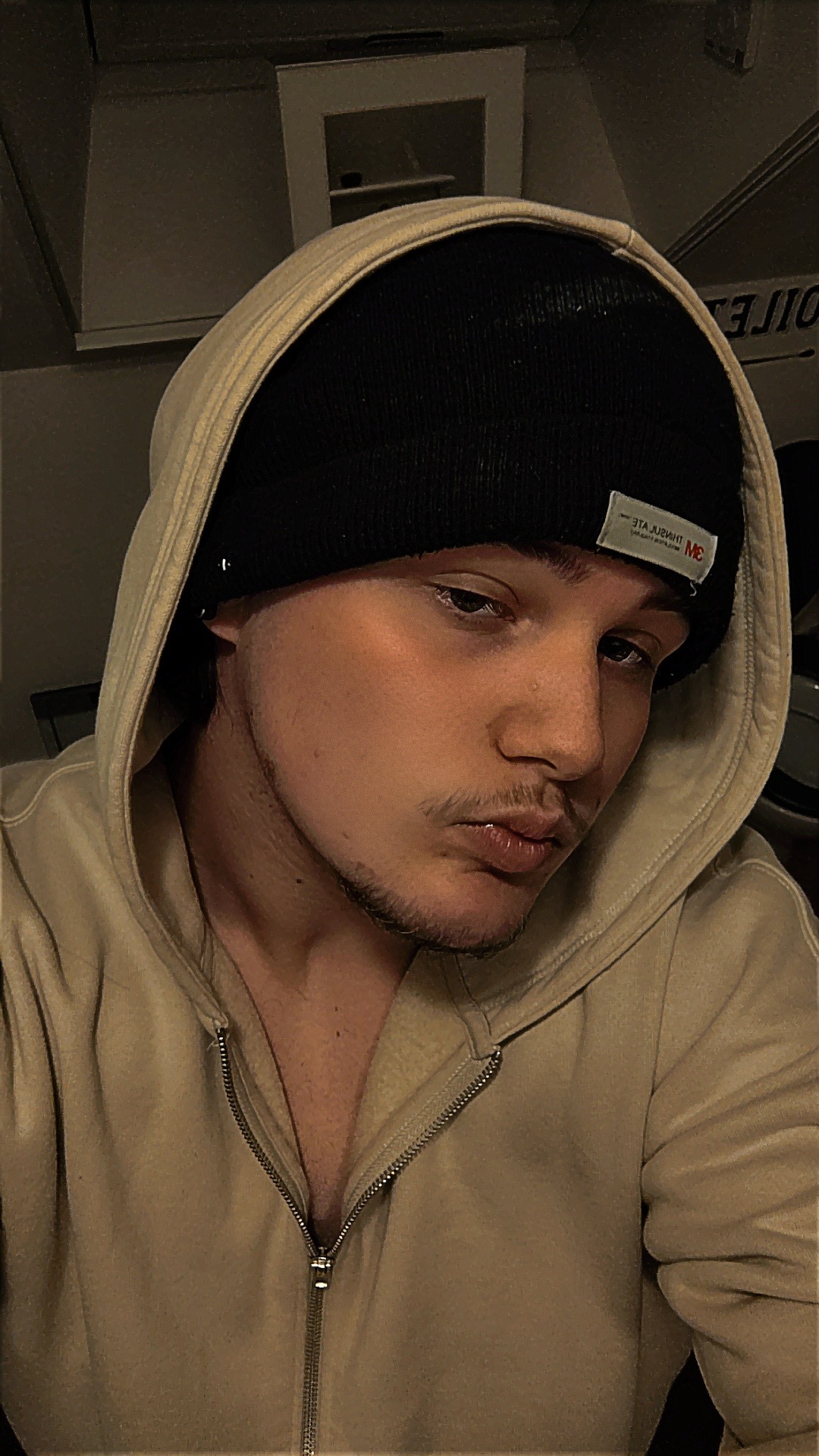 Marick - Jeune gay à Bollodingen Profil de Marick, 35 ans, Jeune gay à Bollodingen (Berne)
