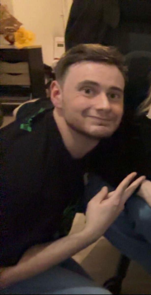Dayan - Jeune gay à Scheid Profil de Dayan, 33 ans, Jeune gay à Scheid (Grisons)