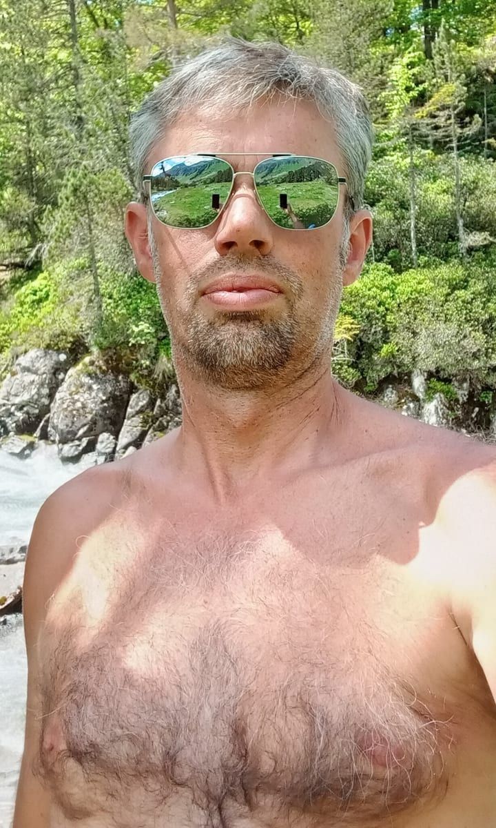 Kamil - Jeune gay à Rossa Profil de Kamil, 33 ans, Jeune gay à Rossa (Grisons)