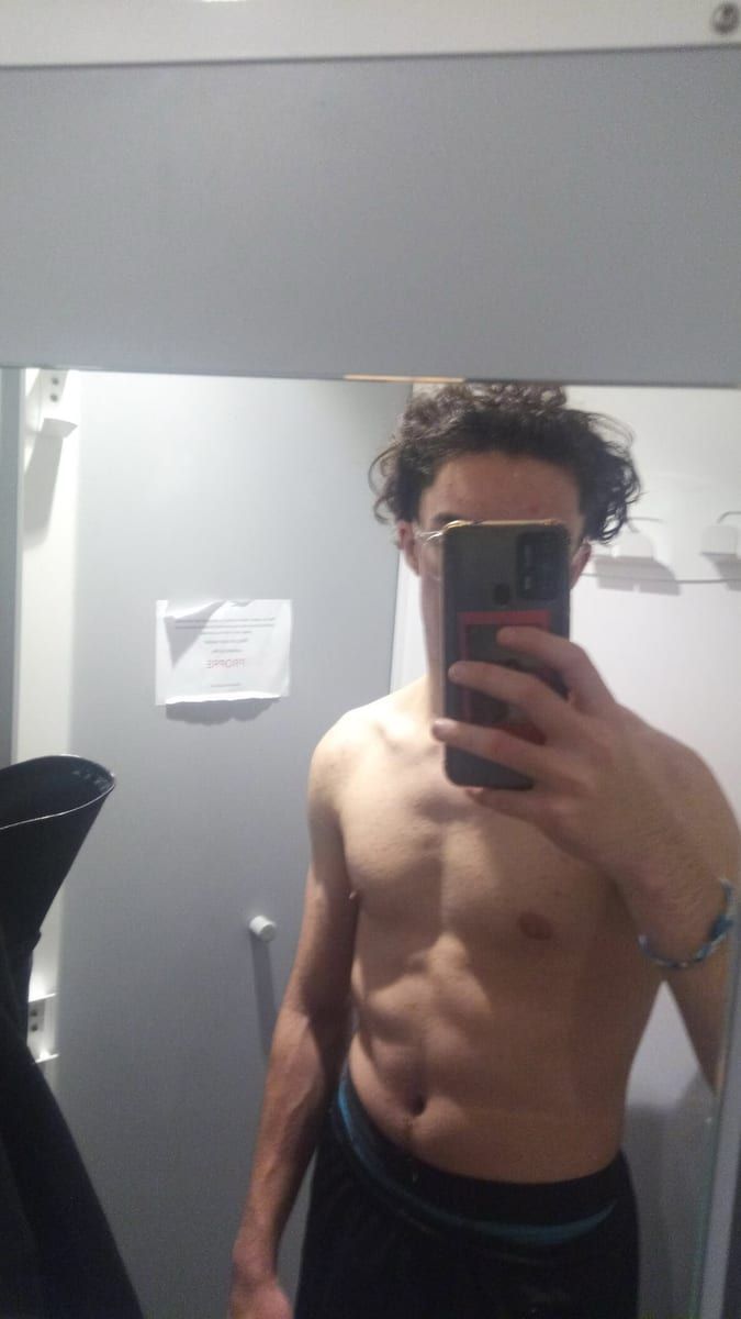 Lonny - Jeune gay à Passugg Profil de Lonny, 30 ans, Jeune gay à Passugg (Grisons)