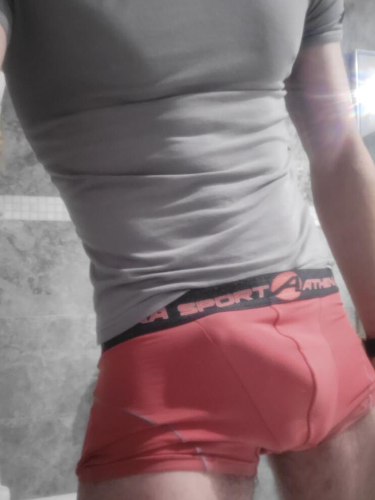 Andi - Jeune gay à Aran Profil de Andi, 30 ans, Jeune gay à Aran (Vaud)