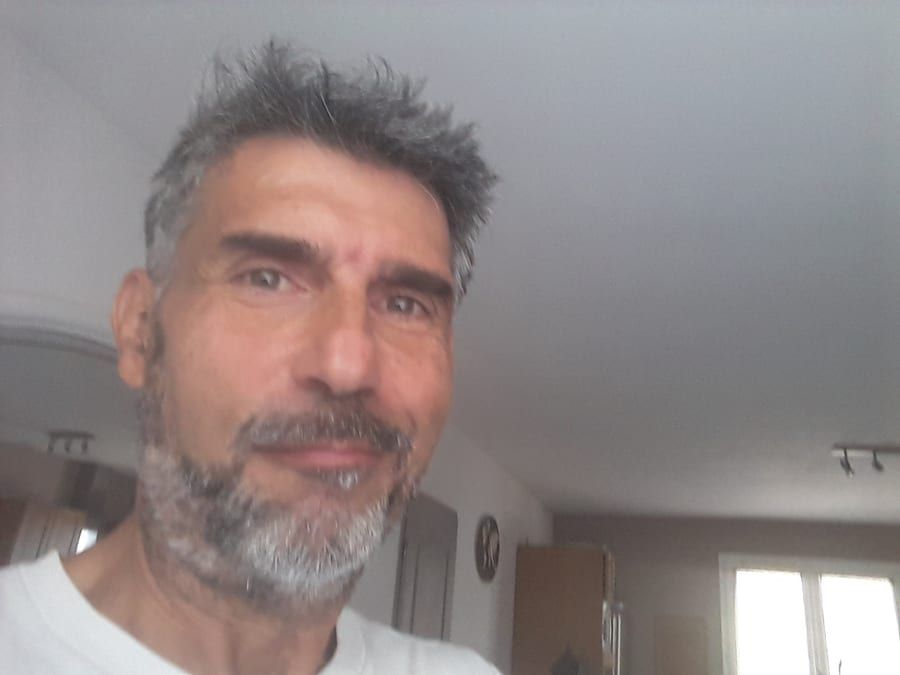 Johakim - Jeune gay à Zuoz Profil de Johakim, 25 ans, Jeune gay à Zuoz (Grisons)