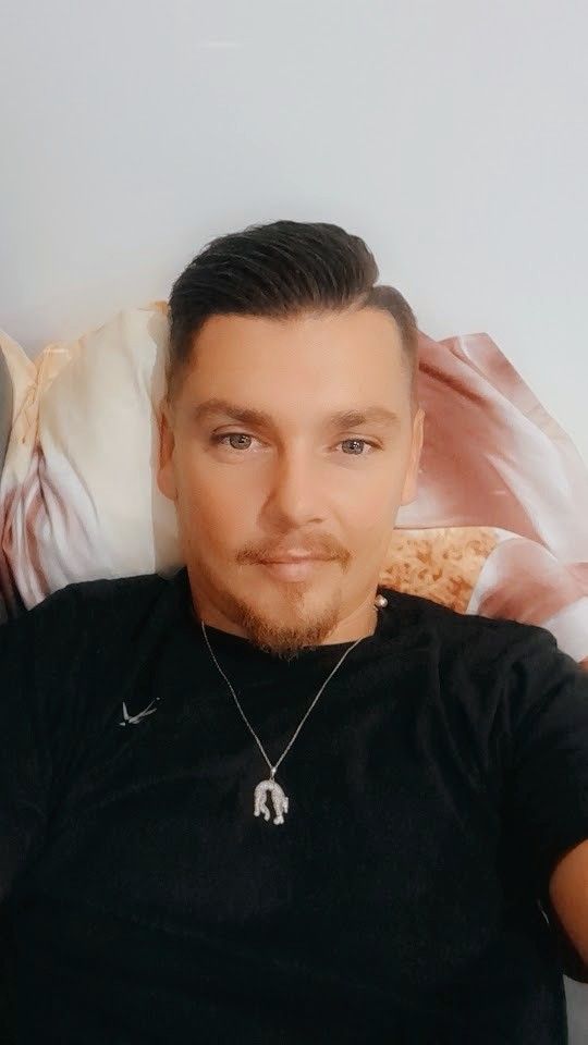 Umit - Jeune gay à Summaprada Profil de Umit, 27 ans, Jeune gay à Summaprada (Grisons)