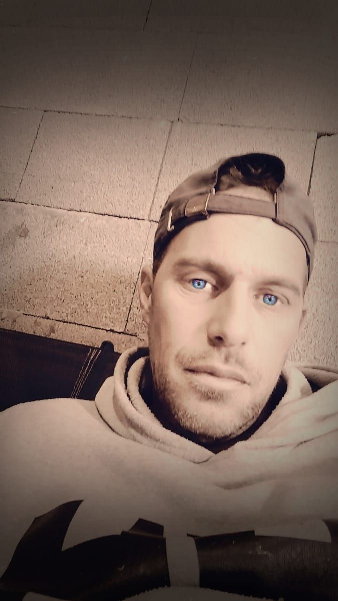 Eucher - Jeune gay à Putz Profil de Eucher, 26 ans, Jeune gay à Putz (Grisons)