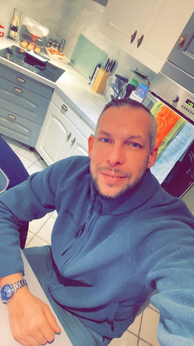 Mayeul - Jeune gay à Wolfenschiessen Profil de Mayeul, 39 ans, Jeune gay à Wolfenschiessen (Nidwald)
