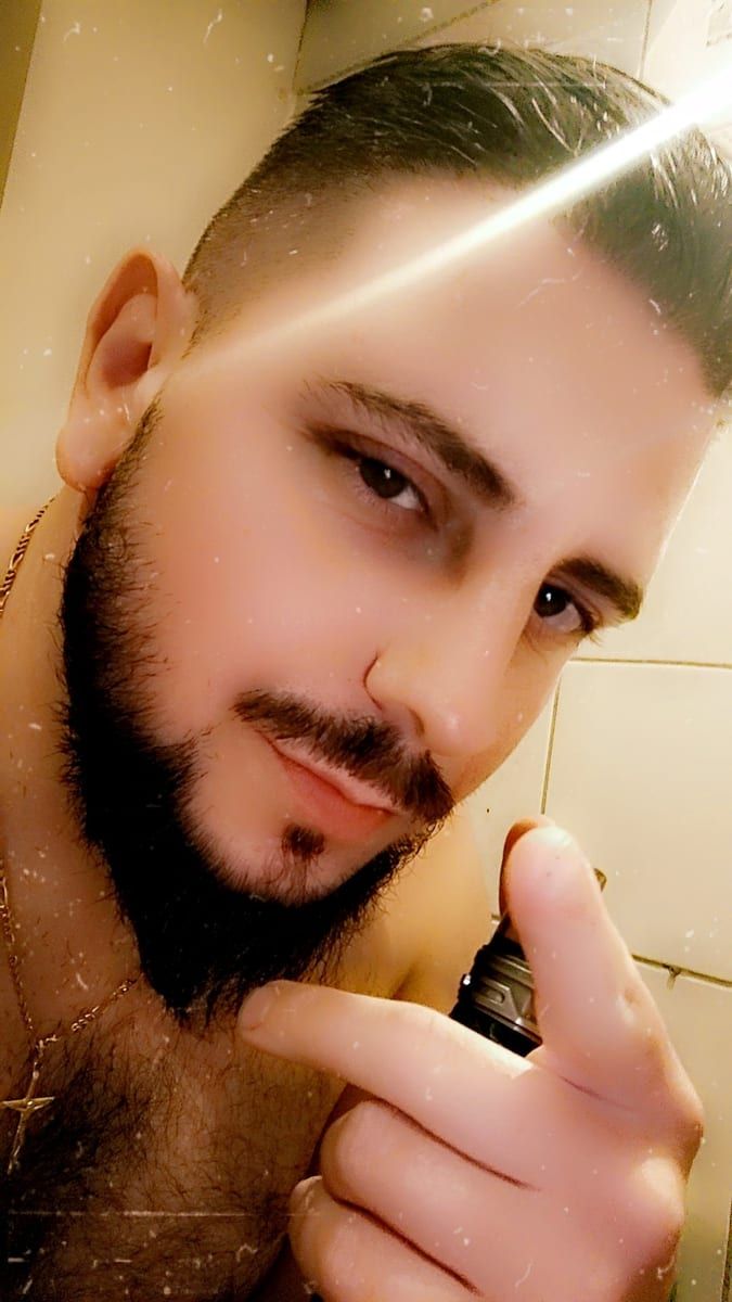 Carles - Jeune gay à Bever Profil de Carles, 25 ans, Jeune gay à Bever (Grisons)