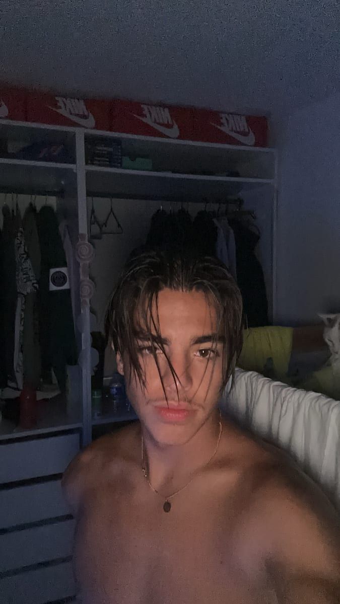 Leonid - Jeune gay à Sarn Profil de Leonid, 43 ans, Jeune gay à Sarn (Grisons)
