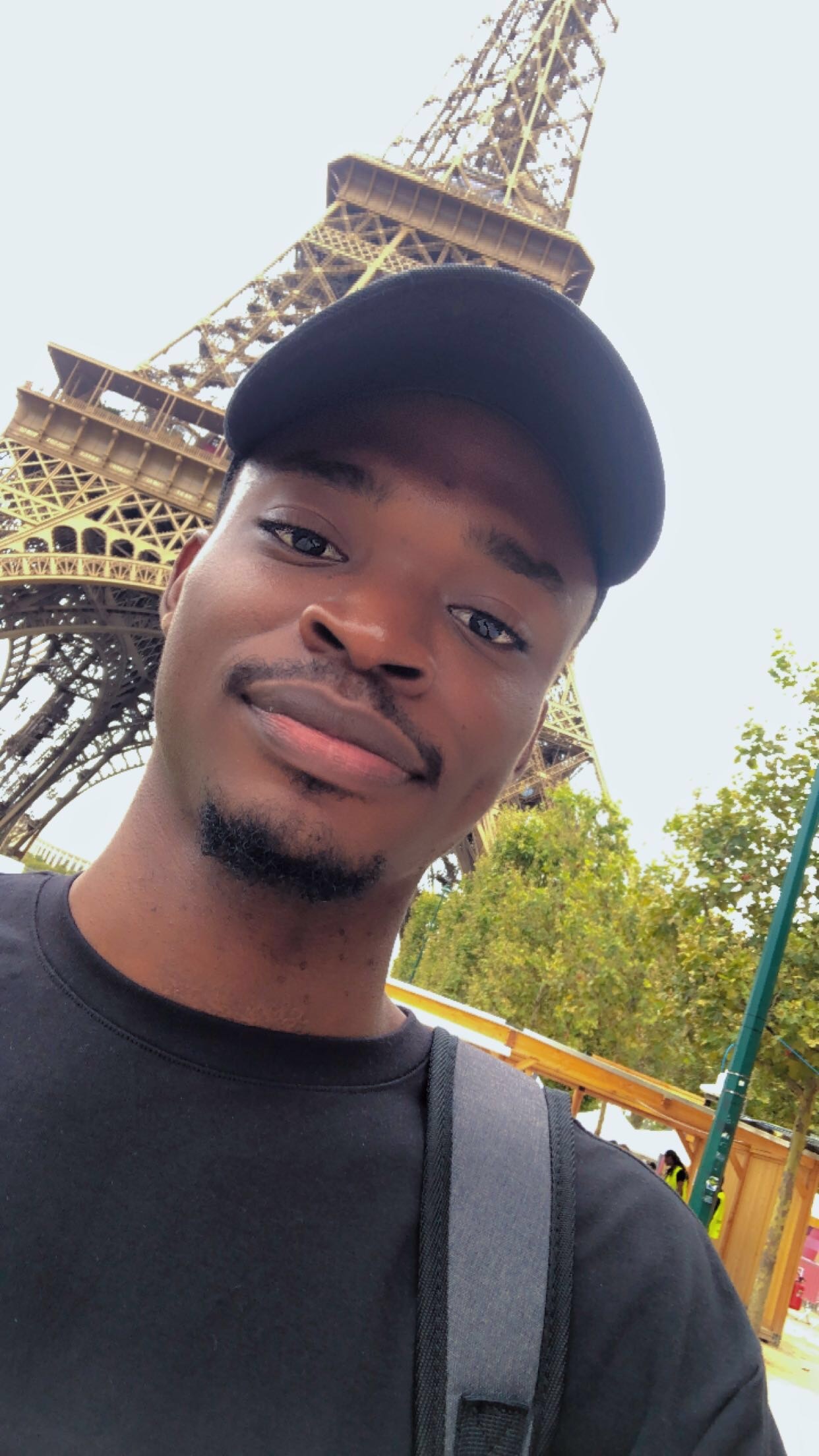 Manek - Jeune gay à Landquart Profil de Manek, 32 ans, Jeune gay à Landquart (Grisons)